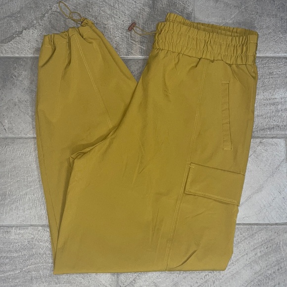 BNWOT Fabletics Eleanor Cargo Track Pant, Women’s XL - Picture 2 of 7